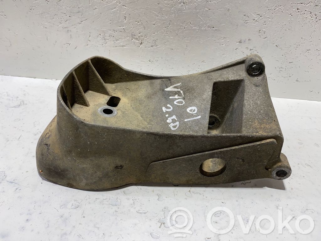 Engine mounting bracket   9209958,7083