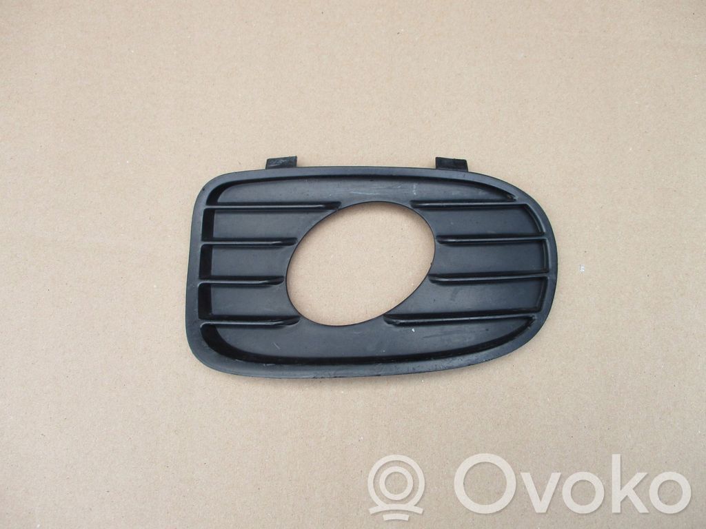 Opel Vectra B Etusumuvalon ritilä 