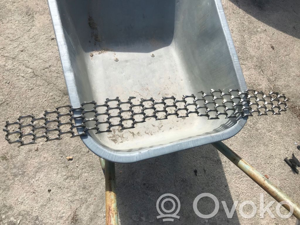 KIA Xceed Front bumper lower grill 