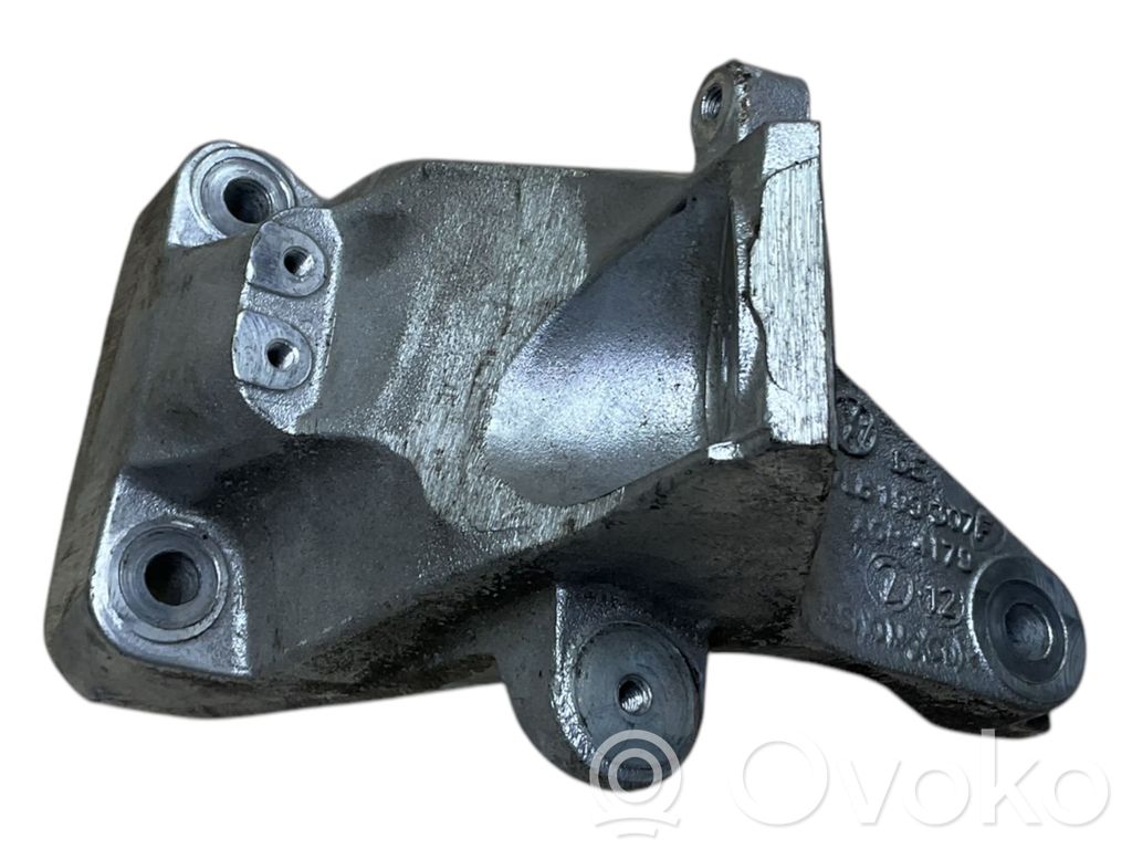 Volkswagen Touareg II Engine mounting bracket 