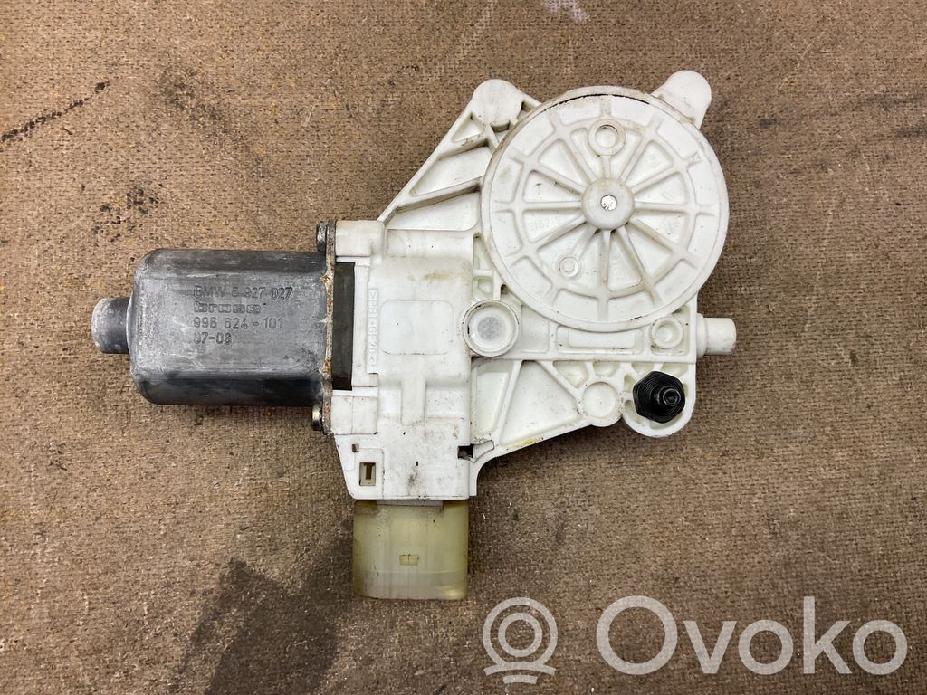 BMW 1 E81 E87 Priekinio lango pakelėjo varikliukas 