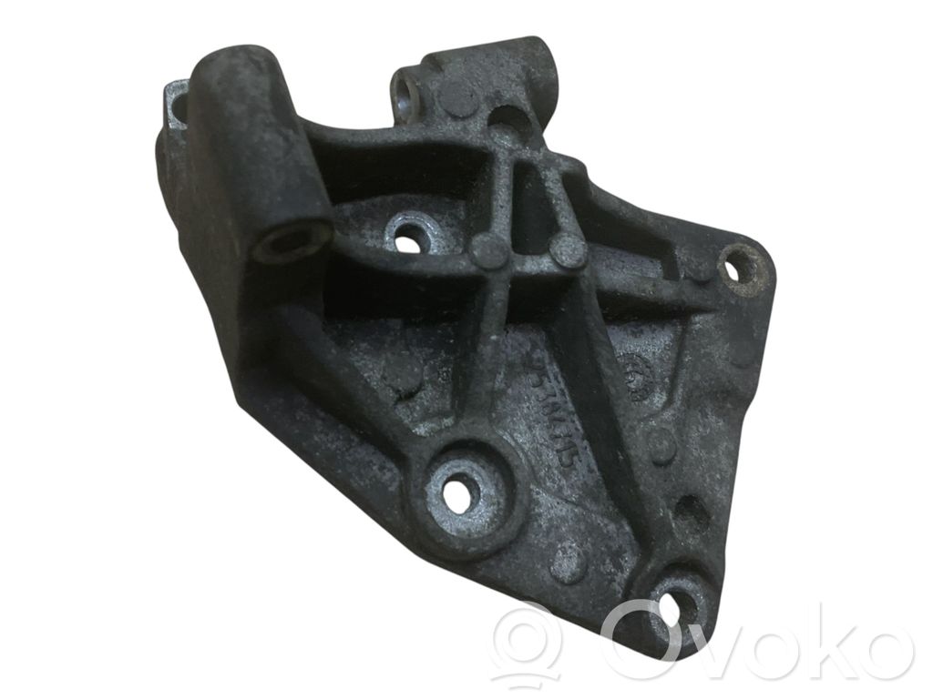 Engine mounting bracket   25384715