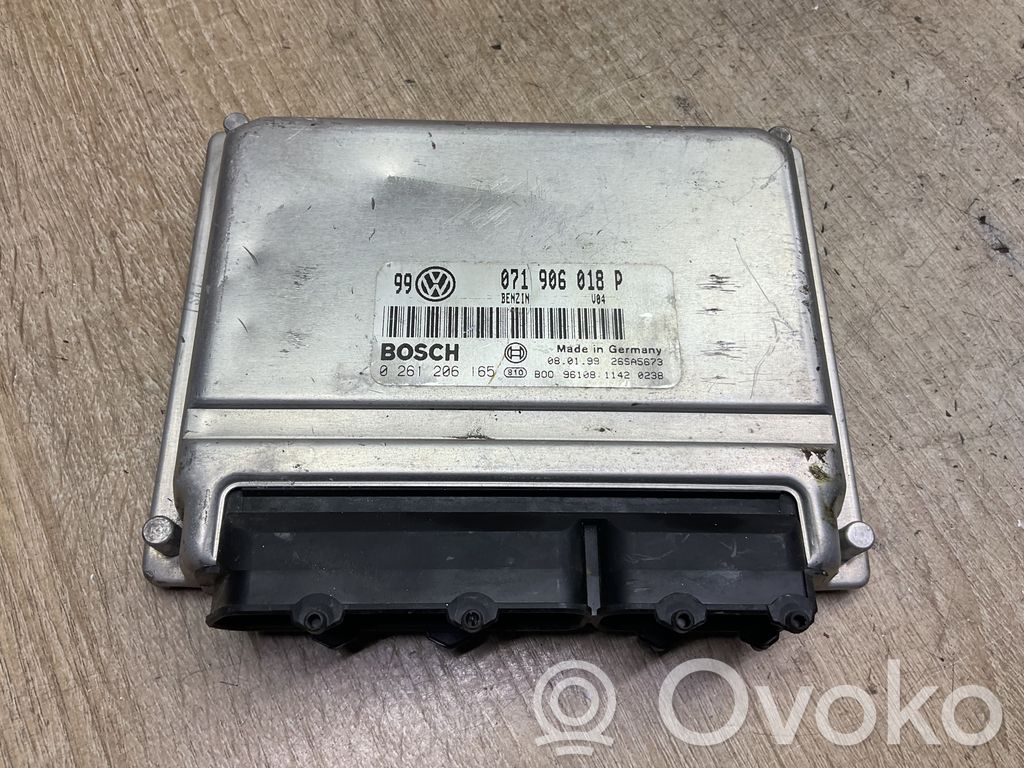 Volkswagen PASSAT B5 Engine control unit/module 