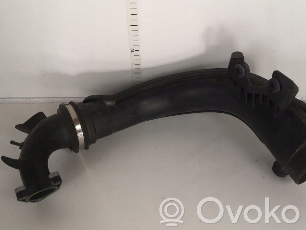 Volvo V40 Hansikaslokeron keskikonsoli 