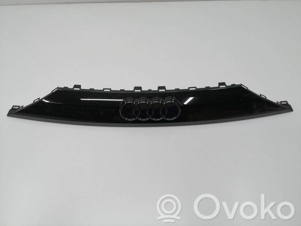Audi Q8 Éclairage de plaque d'immatriculation 