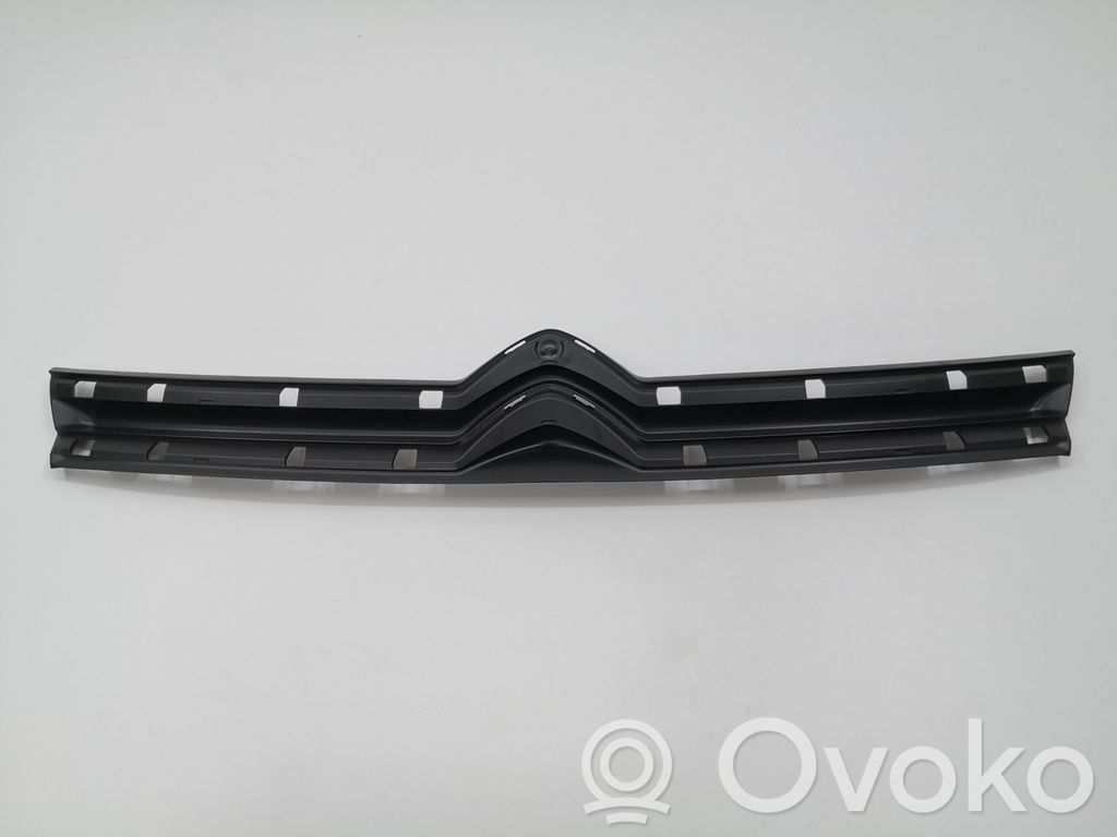 Citroen Jumpy Front bumper upper radiator grill 