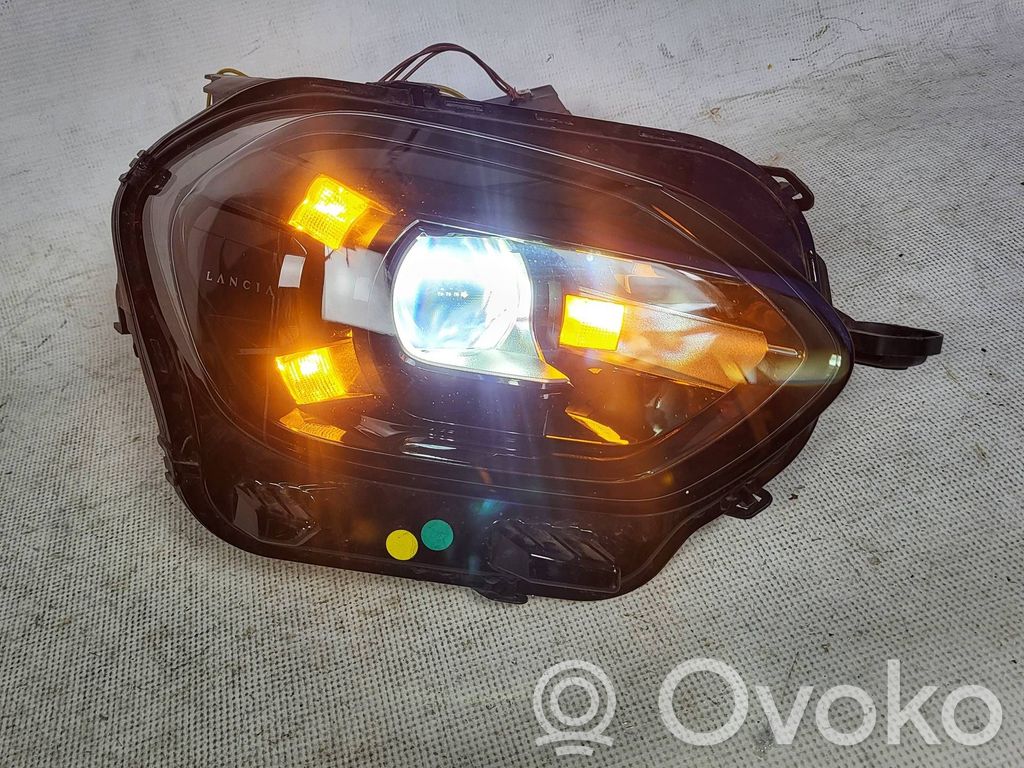 Lancia Ypsilon Lampa przednia 