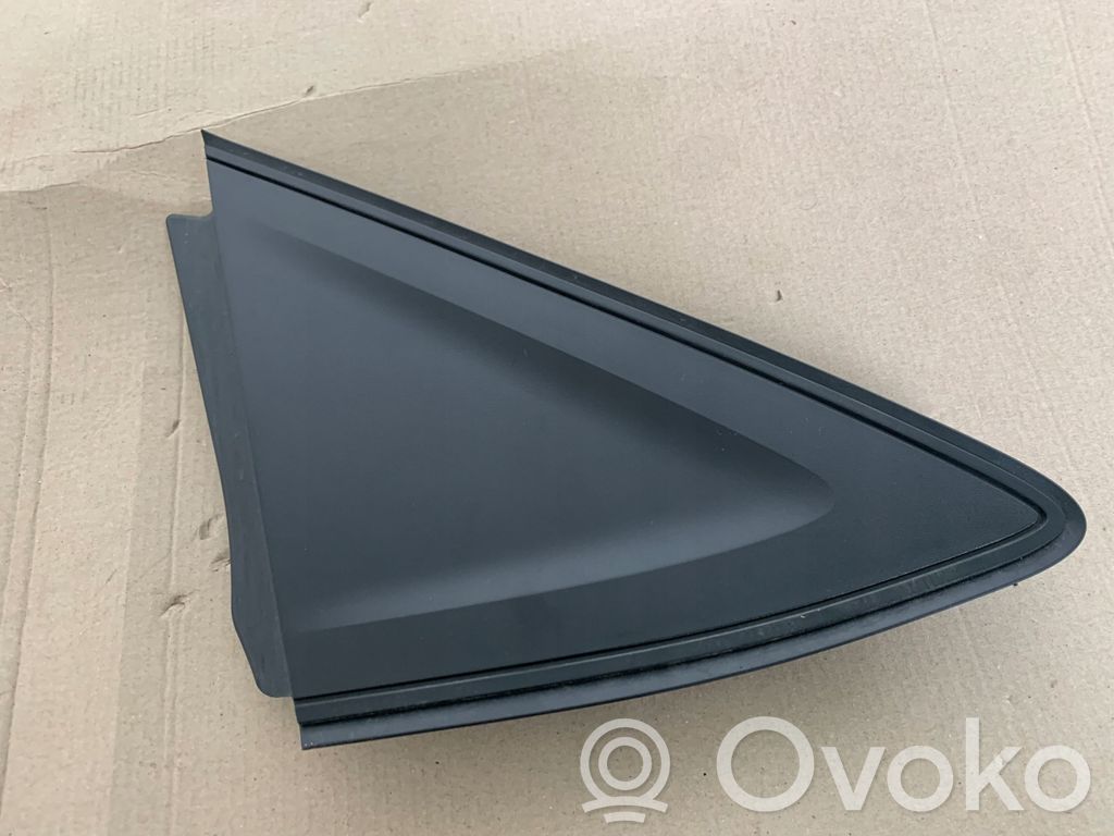 Front arch trim   638747799R