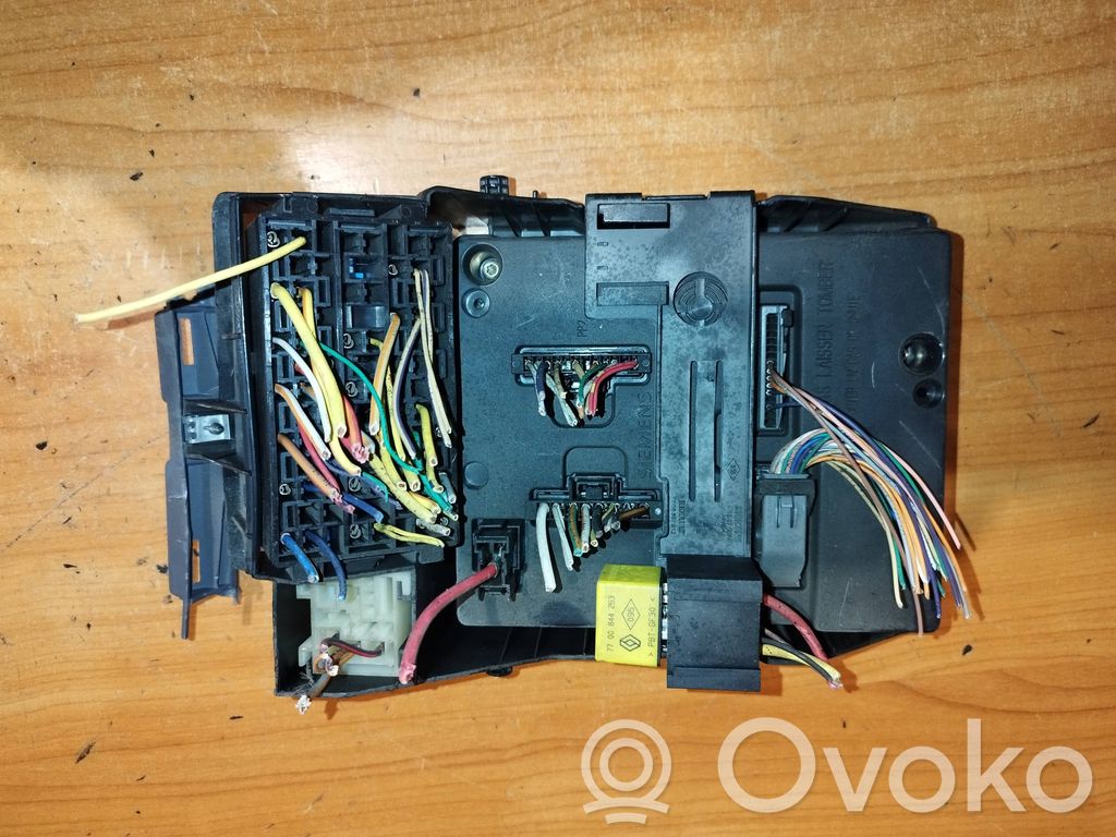 Renault Scenic I Ramka / Moduł bezpieczników 