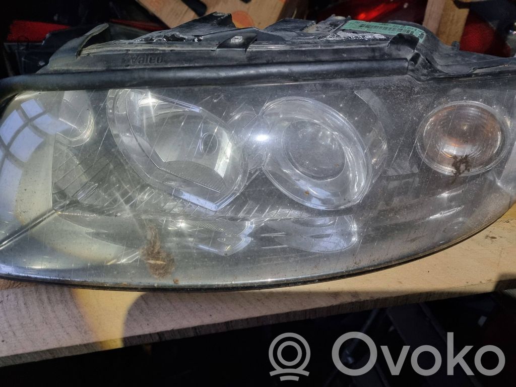 Audi A6 S6 C5 4B Lampa przednia 