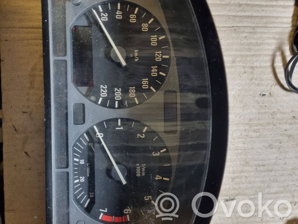 Speedometer (instrument cluster)   9220301034,8357446