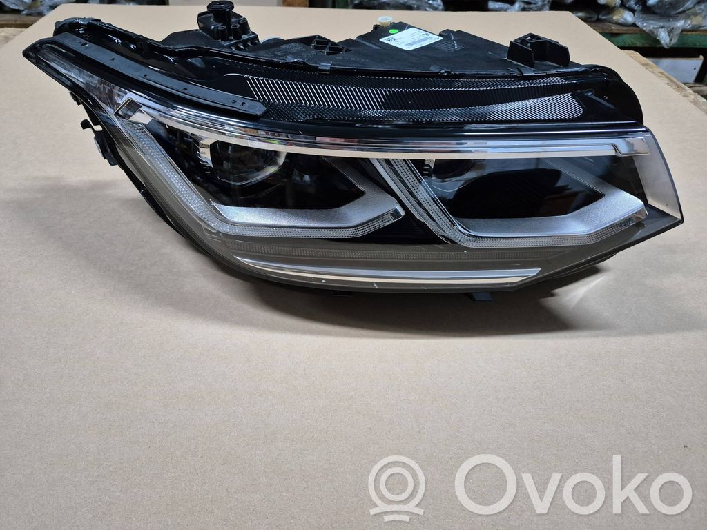 Volkswagen Tiguan Lampa przednia 