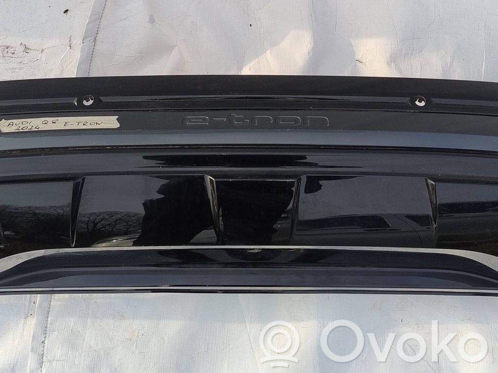 Audi Q8 e-tron Bamperis 