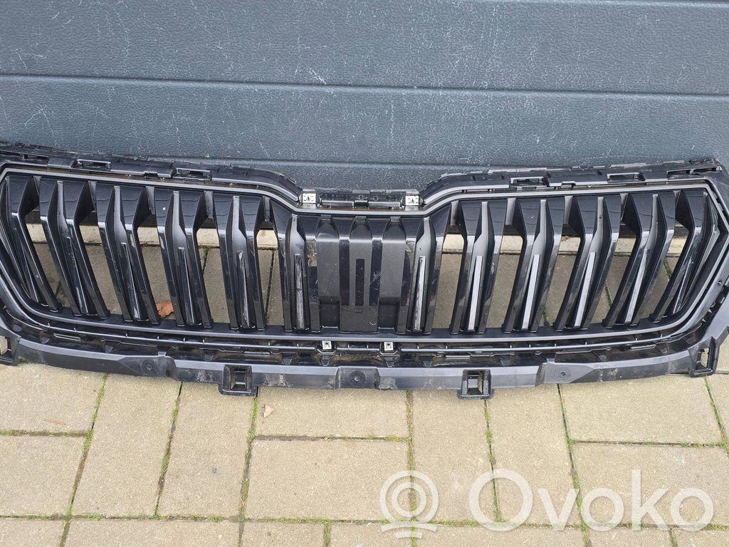 Skoda Kodiaq Rejilla superior del radiador del parachoques delantero 
