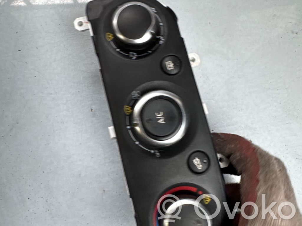 Renault Clio IV Climate control unit 