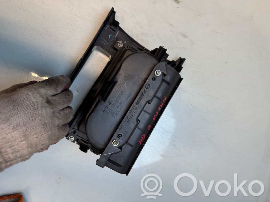 Cup holder front   GS1D64433,K3006