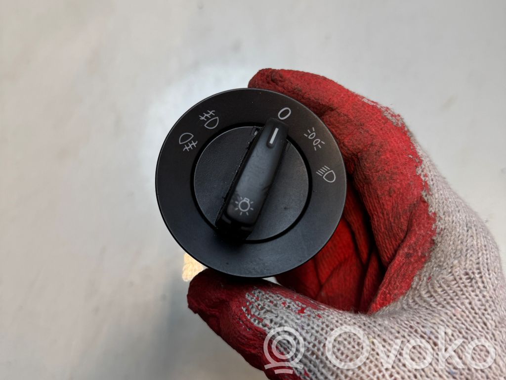 Volkswagen Golf VI Light switch 