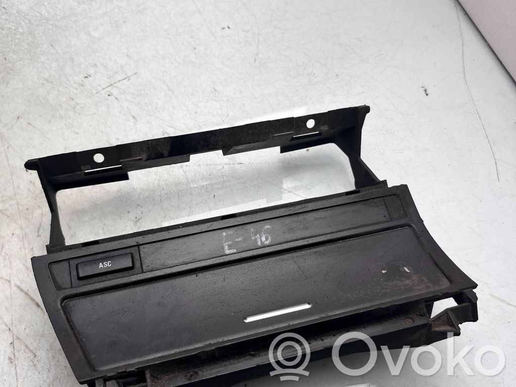 Car ashtray   307090100,307110100,8202178,8205377