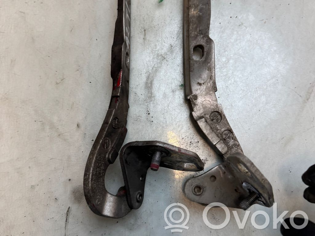 Tailgate/trunk/boot hinge   8Z0827299B