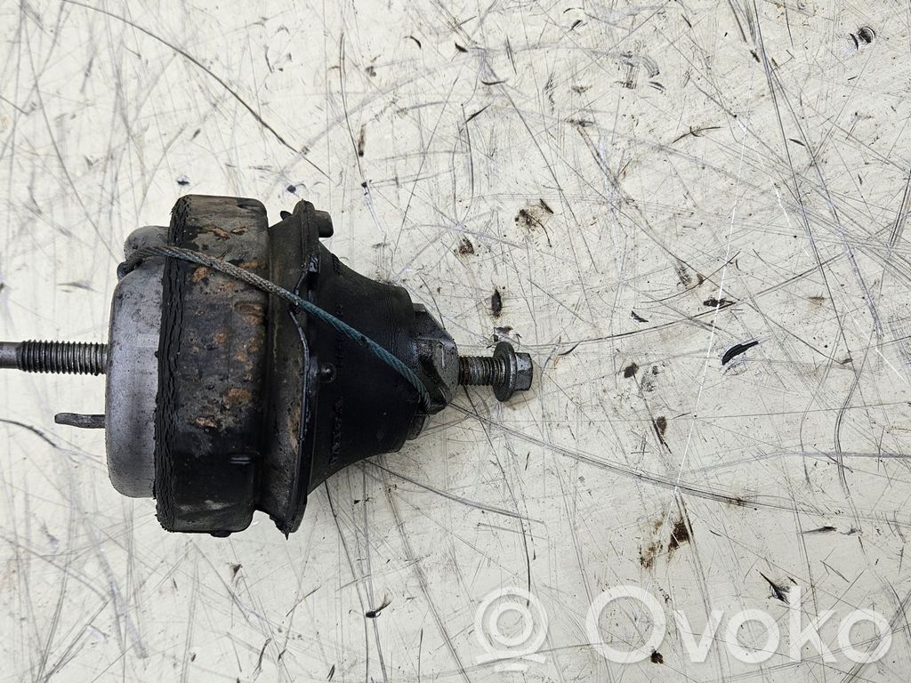 Engine mount bracket   8686517,B8444S