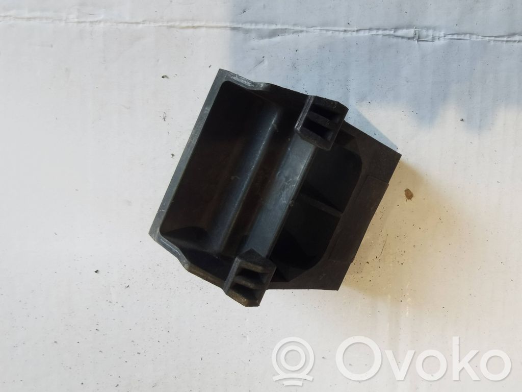 Radiator mount bracket   17117542517