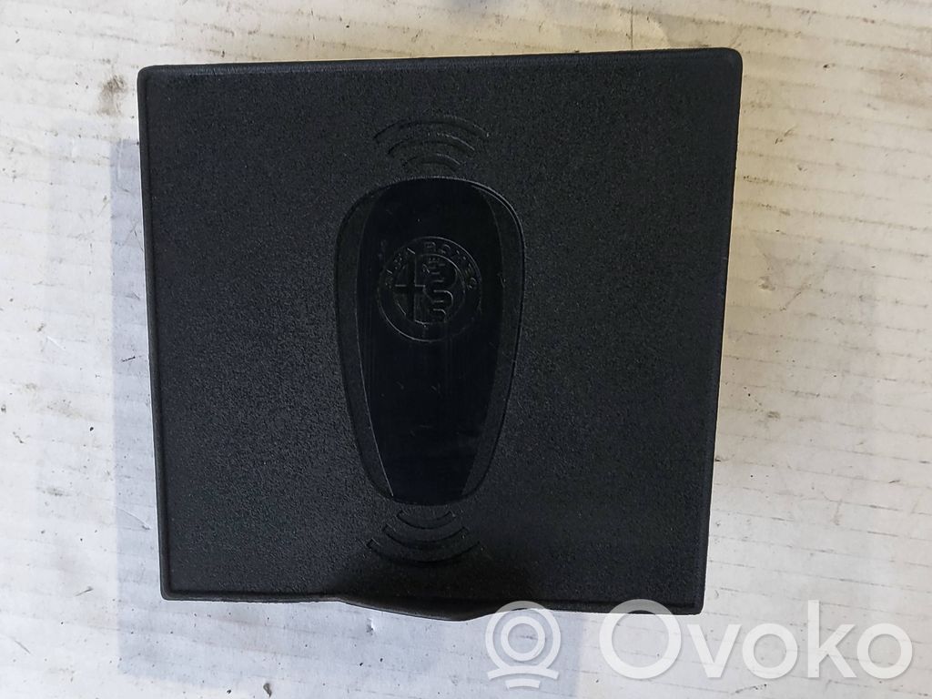 Alfa Romeo Giulia Moduł ładowania bezprzewodowego 