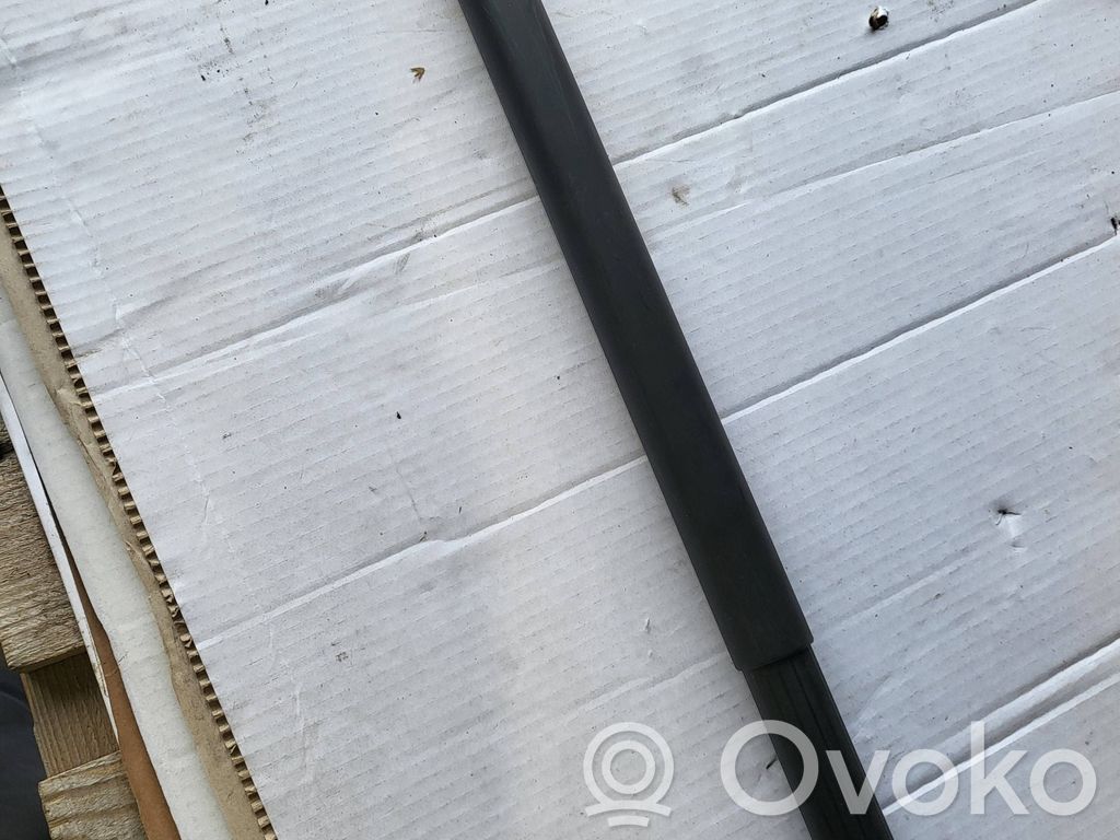 Amortyzator / Siłownik tylnej klapy bagażnika   4KE827851B