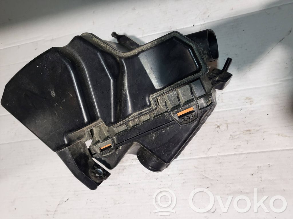 Renault Twingo III Air filter box 