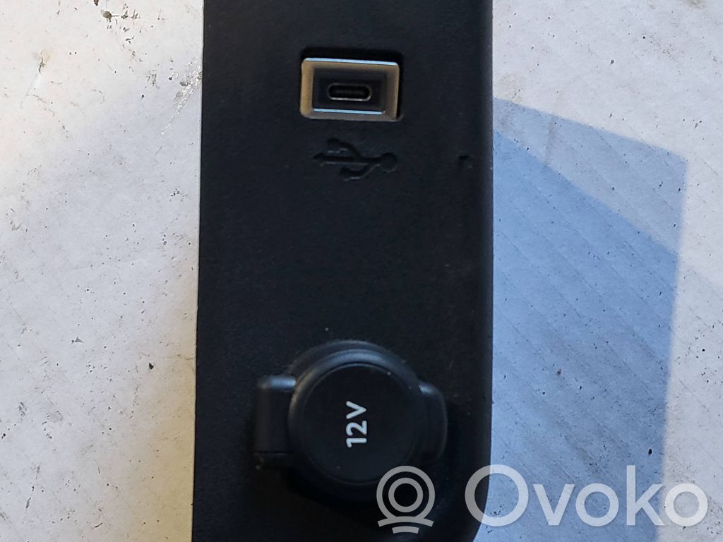 Opel Corsa F Priză 12 V (față) 