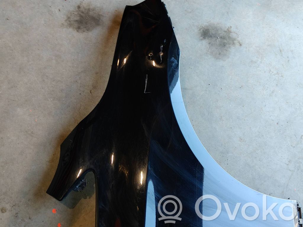 BMW 2 F46 Sparnas 