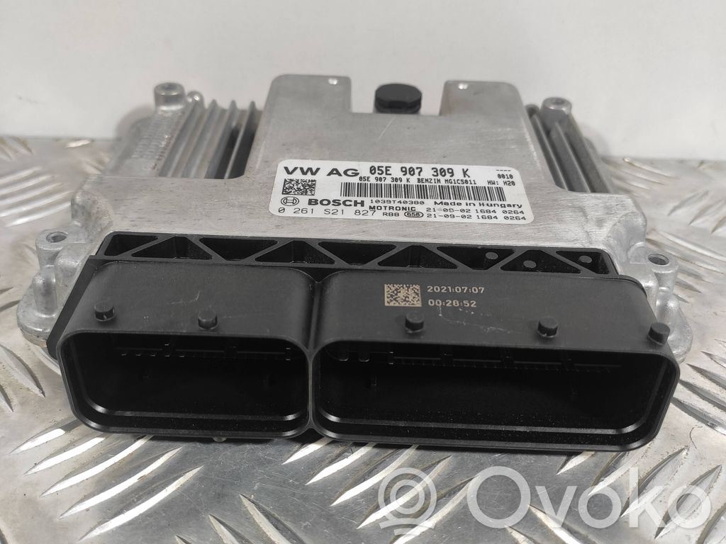 Volkswagen Golf VIII Engine control unit/module 
