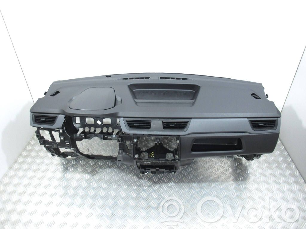 Panelis   682002650R,R9T8E00F89
