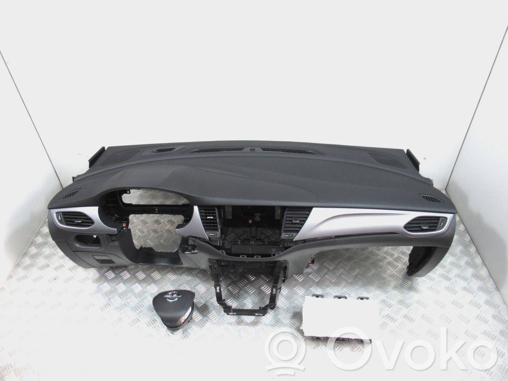 Opel Astra K Panelis 