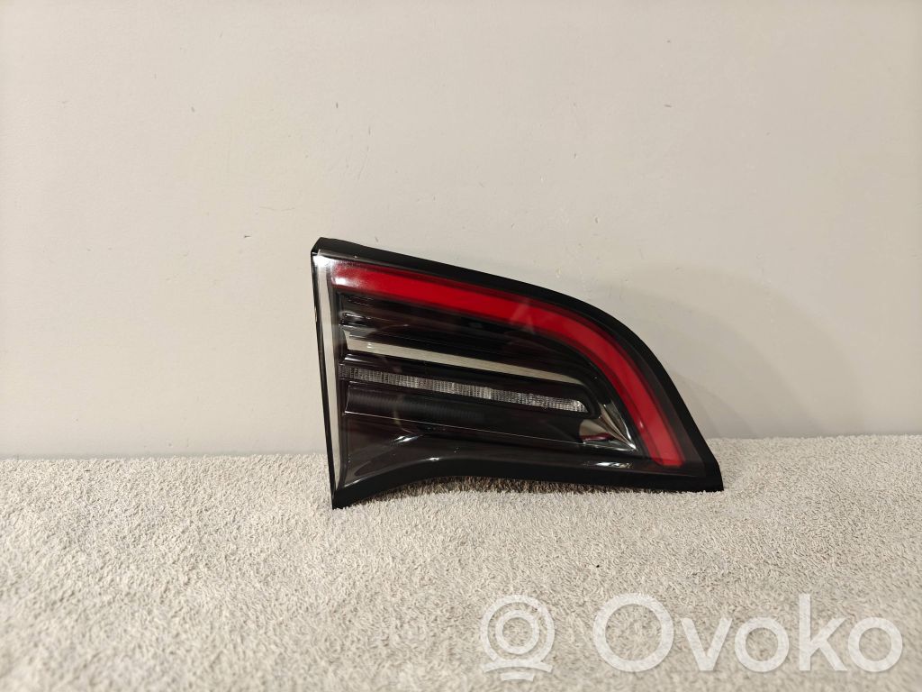 Tesla Model Y Takaluukun takavalot 