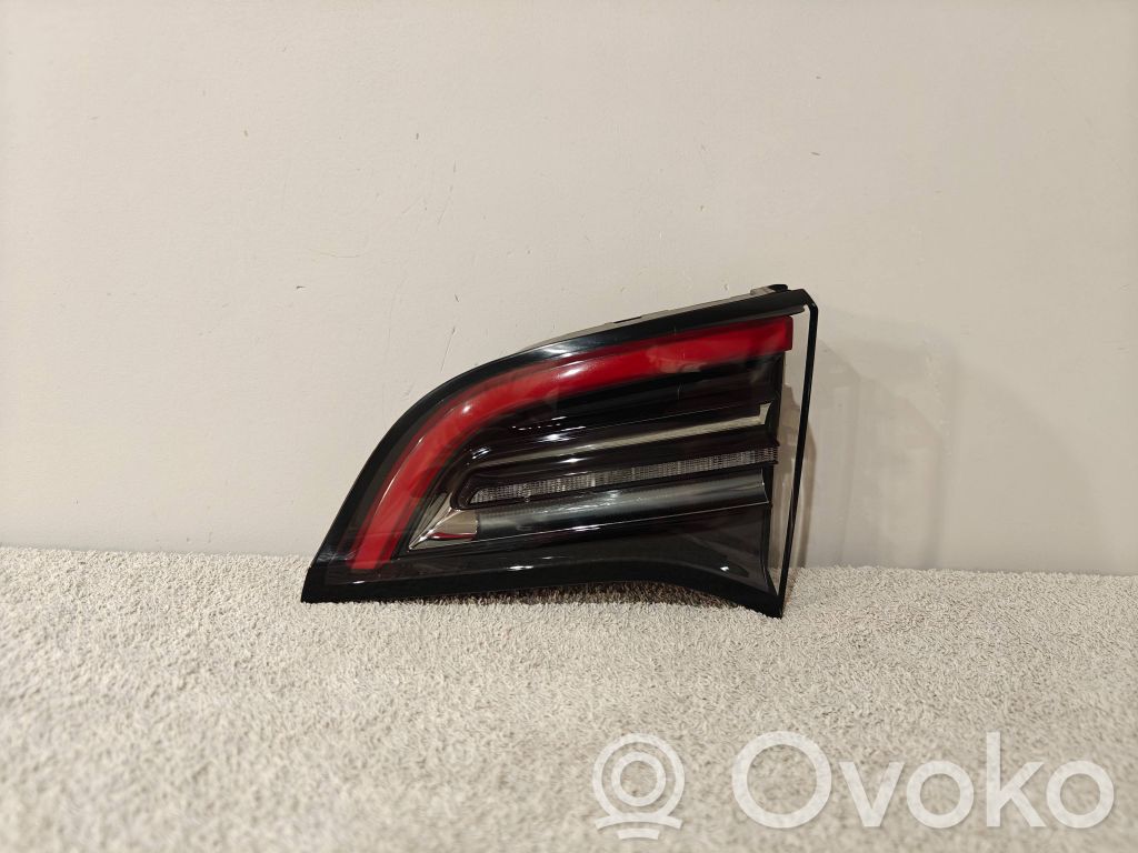 Tesla Model Y Takaluukun takavalot 