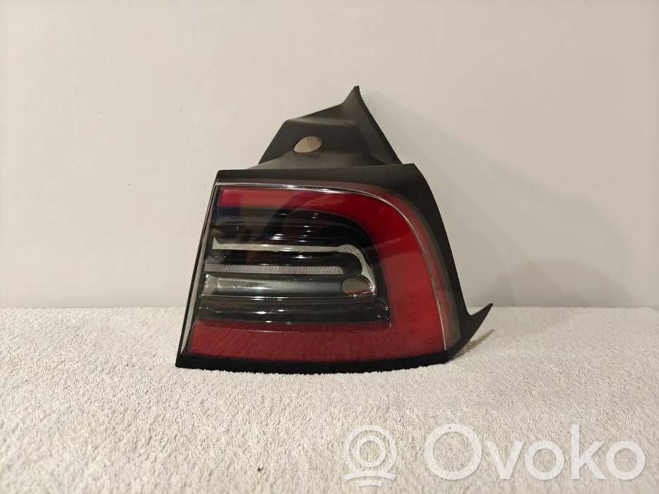 Tesla Model Y Rear/tail lights 