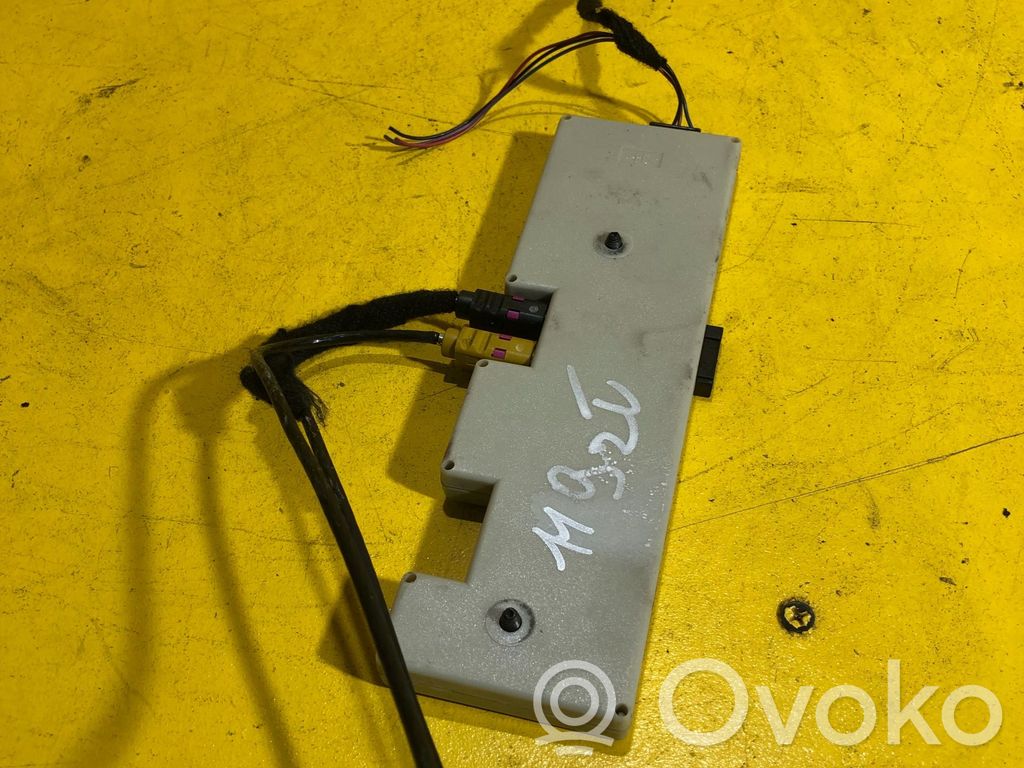 BMW 3 E90 E91 Aerial antenna amplifier 