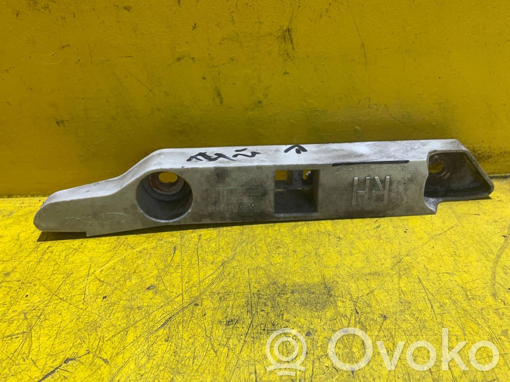 Ford Focus Front bumper mounting bracket 