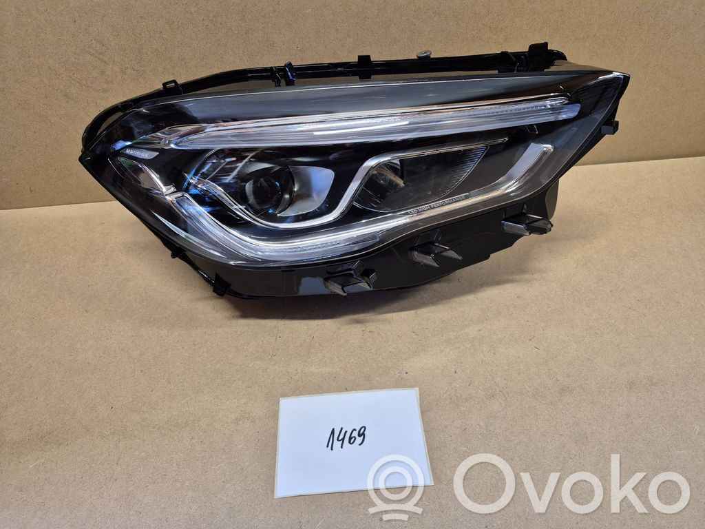 Mercedes-Benz GLA H247 Lampa przednia 
