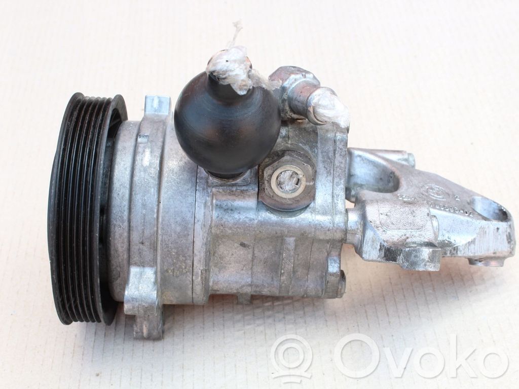BMW 7 E65 E66 Vairo stiprintuvo siurblys 