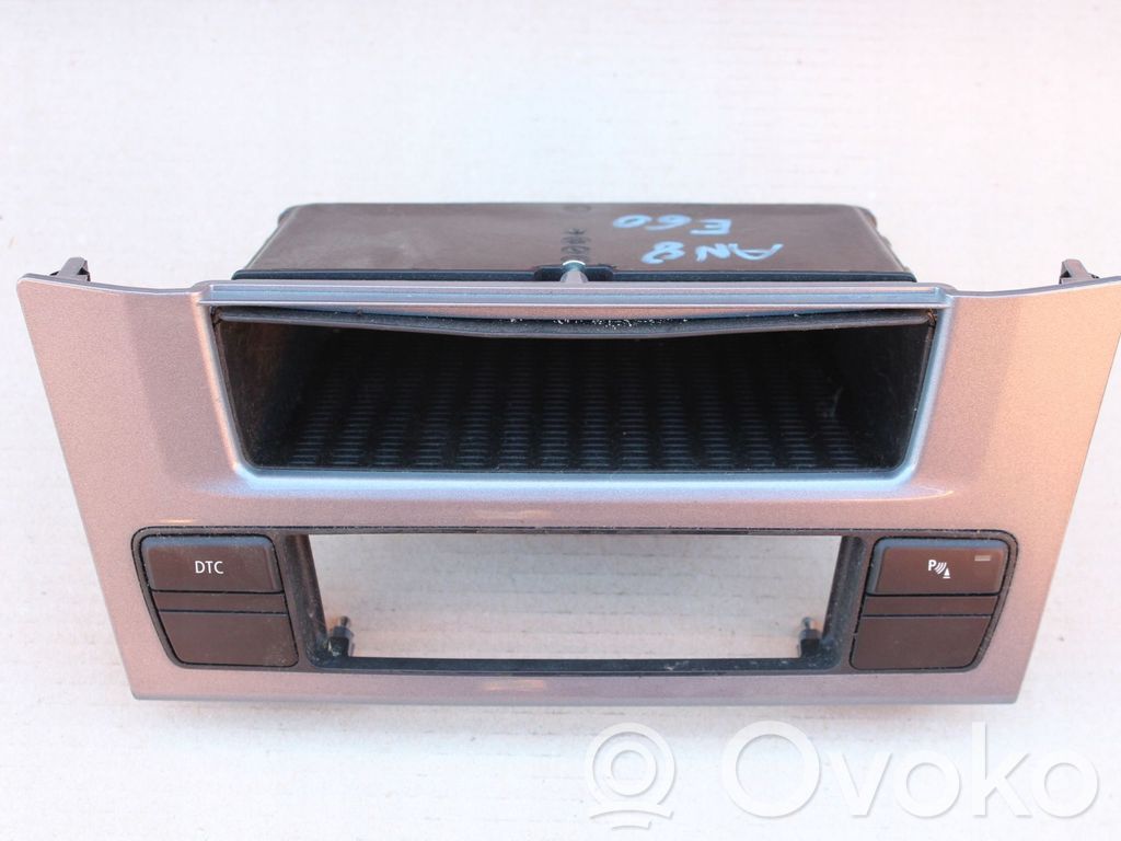 Glove box   9156029
