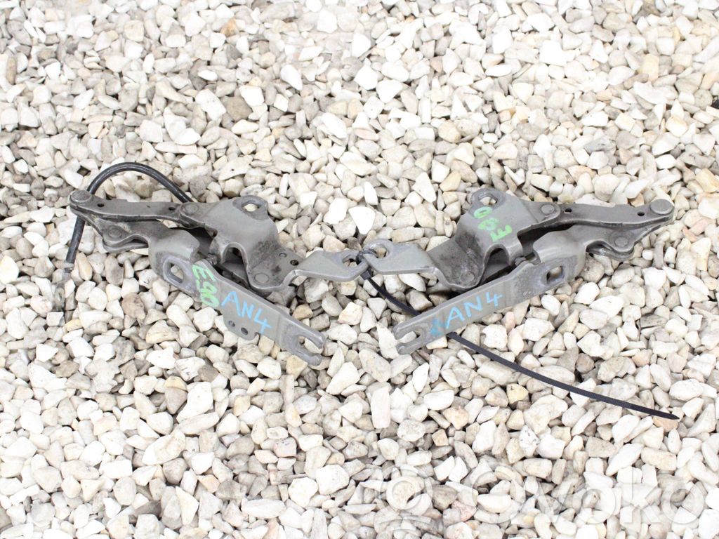 Engine bonnet/hood hinges   7115263,7115264