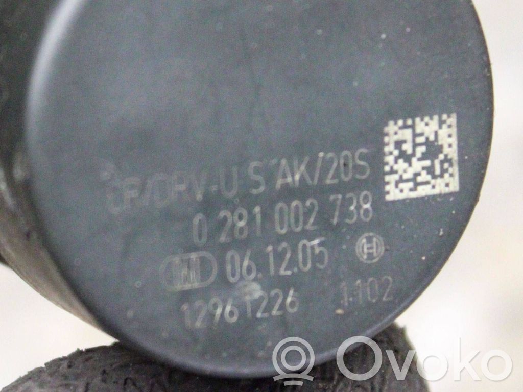 Régulateur de pression de carburant   0281002738,7795862