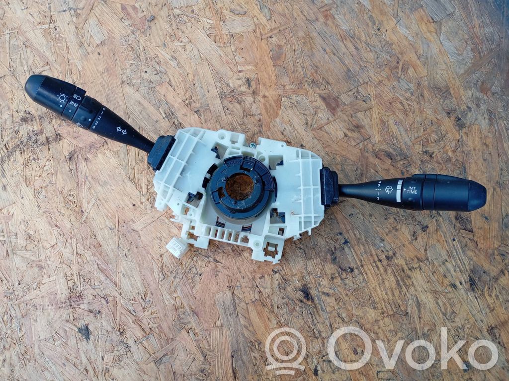 Mitsubishi Colt Commodo, commande essuie-glace/phare 