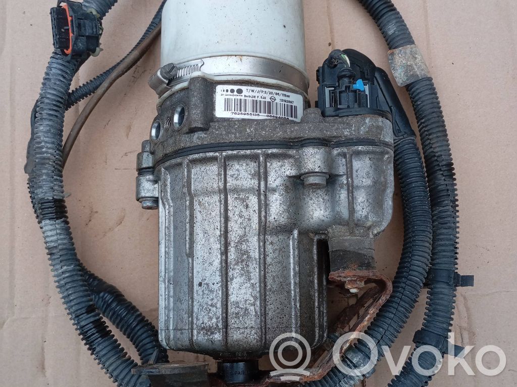 Opel Astra H Power steering pump 