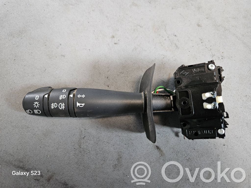 Dacia Duster Bouton interrupteur de commande d'essuie-glace de phare 