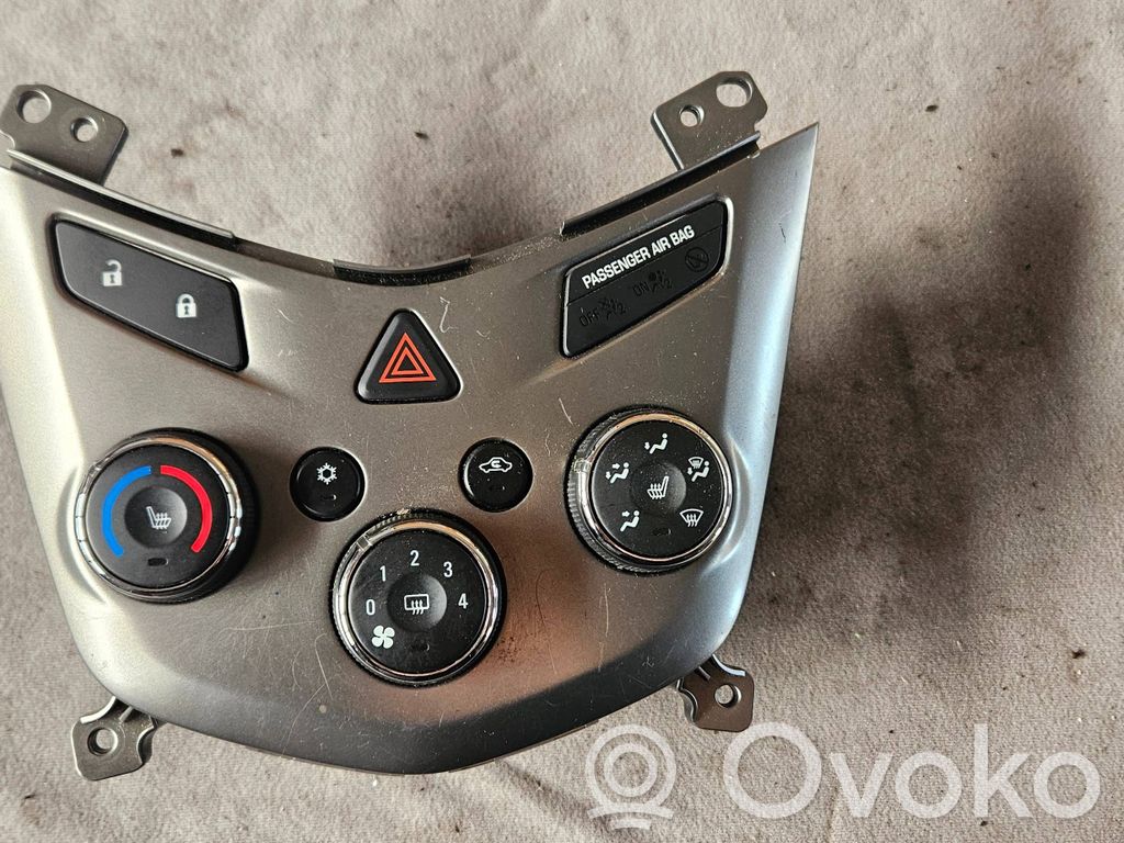 Chevrolet Aveo Climate control unit 
