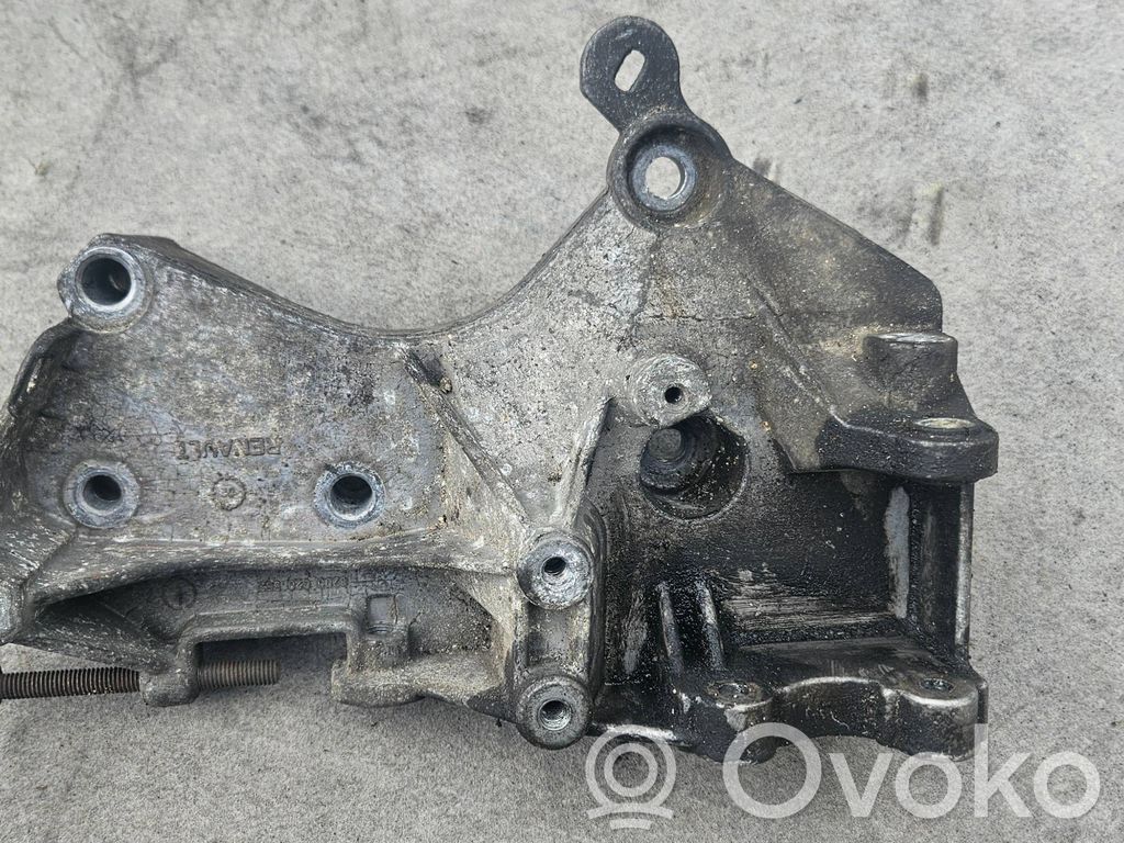 Renault Thalia I Engine mounting bracket 