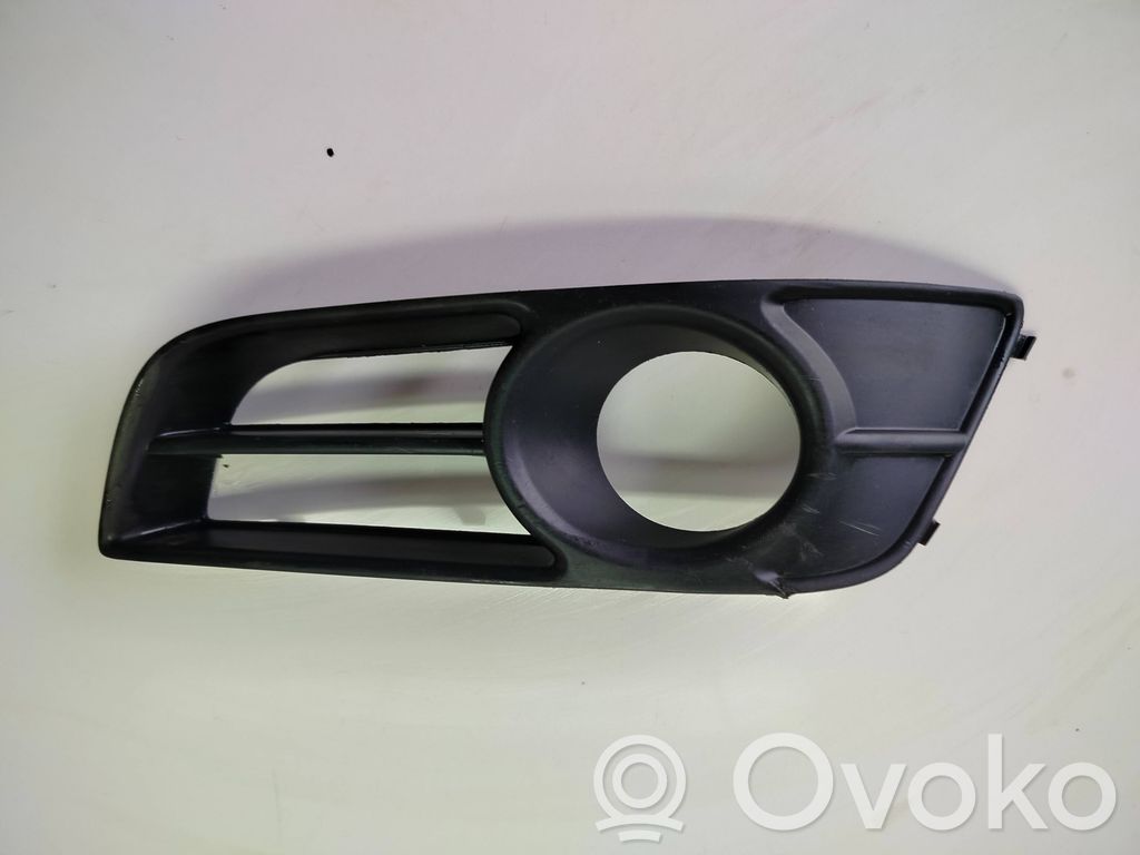 Toyota Corolla E120 E130 Etusumuvalon ritilä 