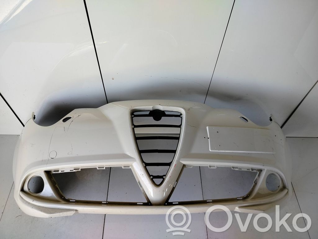 Alfa Romeo Mito Parachoques delantero 